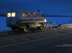 Под Волгоградом 35-летний мужчина выпрыгнул из «скорой» и погиб