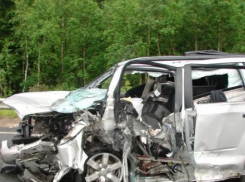 Под Волгоградом в ДТП Нивы и Chevrolet один погиб и трое детей пострадали