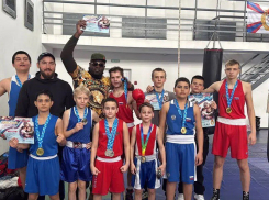 Звезда бокса Кевин Джонсон стал тренером в секции под Волгоградом 