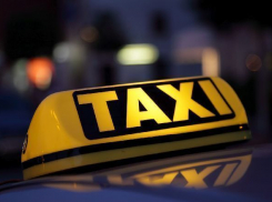 Таксист «сдал» волгоградца, который несколько часов катал в багажнике избитого знакомого