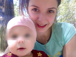 Отец годовалой девочки, чья мать погибла в такси, не явился на суд по опеке в Волгограде