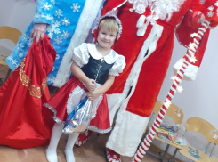 Ульяна Зинченко в костюме Красной шапочки в конкурсе «Лучший детский новогодний костюм-2020»