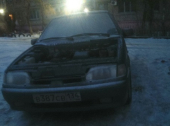 «Ладу» разворотили воры на севере Волгограда