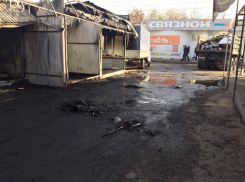 На рынке «Юбилейный» в Волгограде сгорели 9 павильонов: продавцы жалуются на кражи 