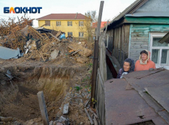 Дом вместе с двумя волгоградками скоро уйдёт под землю: чего стоил отказ переехать с хорошего места