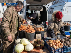 В Волгограде рекордными темпами взлетели ценники на  лук и морковь