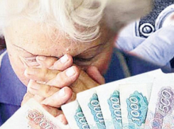 В Волжском пенсионерка не досчиталась 100 тысяч рублей после визита незнакомца 