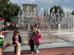 Новый сухой фонтан торжественно открыт на юге Волгограда