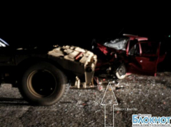 В Волгоградской области 66-летний мужчина на Matiz врезался в грузовик и погиб