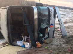 В ДТП с автобусом под Волгоградом пострадали две пенсионерки и 11-летний ребенок