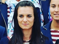 Исинбаеву на Первом канале назвали чемпионкой по прыжкам с парашютом