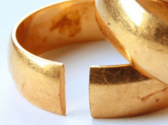 Из-за страха остаться разведенным волжанин попытался убить жену и сына