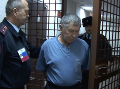 Под Волгоградом электрик вонзил нож в живот мужчине в очереди к банкомату 