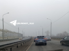 «Другого пути у нас нет»: на гигантскую пробку на Волгоградском мосту жалуются автомобилисты