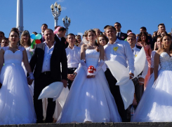 Парад невест «атаковал» центральную набережную Волгограда