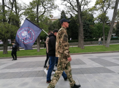 Флаги ЧВК «Вагнер» были замечены на праздновании Дня Победы в Волгограде