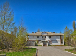 Двухэтажный особняк с участком продают за 517 тысяч на севере Волгограда