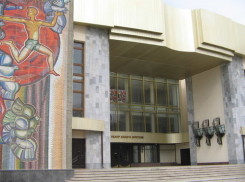 В Волгоградском ТЮЗе загорелся занавес