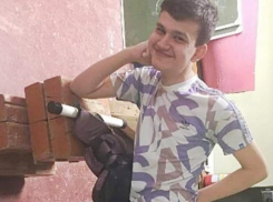 Волгоградцев просят помочь 16-летнему подростку, выпавшему с 8 этажа