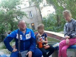 Волгоградца поймали обнимающим маленьких девочек и «сдали» Следственному комитету