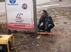 В Волгограде за неделю демонтировано 19 рекламных конструкций