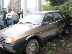 Под Волгоградом в ДТП Урала и ВАЗ-21099 погибла 45-летняя женщина