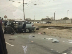 На видео попала смятая в гармошку «двенадцатая» в Волжском