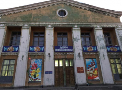 Денег на ремонт нет: жуткий вид ДК имени Гагарина в Волгограде даже не пытаются привести в порядок