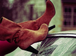 «Коллекторша» разбила стекла автомобиля должницы в Урюпинске 