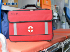 «Четырнадцатая» протаранила столб в Волгограде: водитель и 5-летняя девочка в больнице