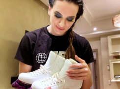 Елена Исинбаева решила встать на коньки в финале ледового шоу на Первом канале