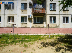 Пятилетняя девочка погибла после падения с третьего этажа в Волгоградской области
