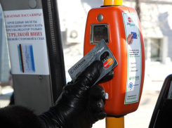 Волгоградцы теперь могут расплачиваться в автобусах банковскими картами