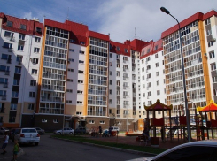 Женщина выпала из окна 16-этажного дома на Семи ветрах в Волгограде