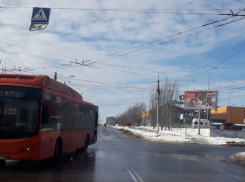 В Волгограде автобус сбил женщину на переходе
