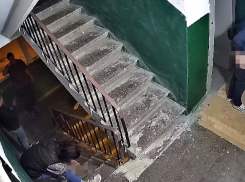 «Снимают трусы и ширяются прямо в подъезде»: детей просят защитить от буйства наркоманов в Волгограде