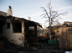 Муж поджег дом с многодетной матерью в селе под Волгоградом из-за мести