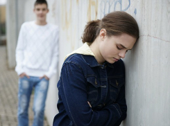 В Волгограде 23-летнему грозит до 10 лет за растление восьмиклассницы