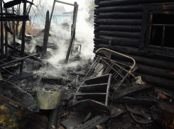 В Волжском вор сжег дачу, которую не смог обокрасть