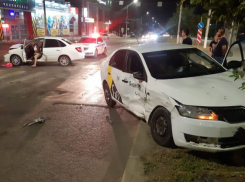 На видео попало ДТП с такси в Волгограде: водитель в больнице