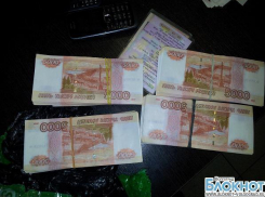 Под Волгоградом в автовозе с «Мерседесами» обнаружено 4,5 миллиона фальшивых рублей