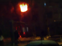 Страшный пожар в Волжском попал на видеокамеру