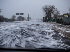 В Волгоградской области на борьбу со стихией вывели спецтехнику