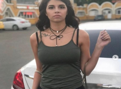 Для привлечения внимания мужчин к соцопросу Алиана Устиненко предстала в полуобнаженном виде