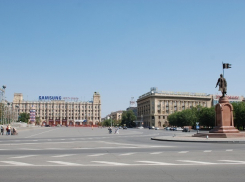 В Волгограде оставят свободными для движения 2 полосы на площади Павших борцов