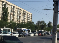 Утренняя пробка парализовала движение на дорогах Волгограда