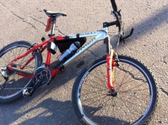 Водитель ВАЗа отправил в больницу 11-летнего волгоградца на велосипеде 