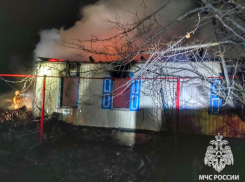 Два трупа нашли в сгоревшем из-за окурка доме под Волгоградом