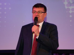 Волгоградская «Единая Россия» доверила образование человеку, которого сама просила уволить год назад