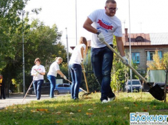 Волгоградский стадион «Зенит» к футбольному чемпионату среди юниоров готовили силами добровольцев